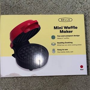 Mini Waffle Maker NWT